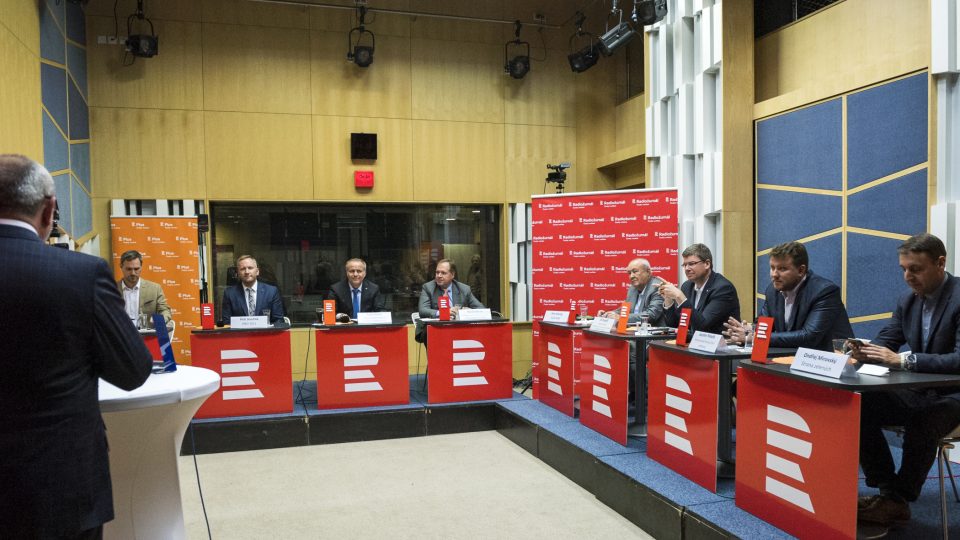Účastníci první debaty kandidátů na post pražského primátora