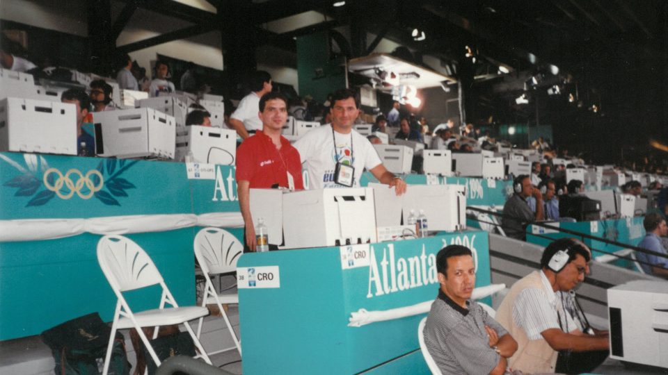 Letní olympijské hry v Atlantě, vprostřed napravo reportér Miroslav Augustin, 1996