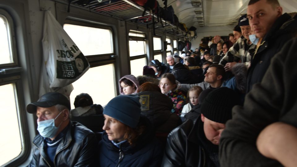 Reportáž z Ukrajiny: Čtyři dny ve válce; evakuační vlak