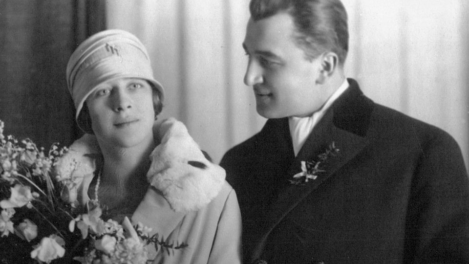 Svatební fotografie Milady a Bohuslava Horákových z února 1927