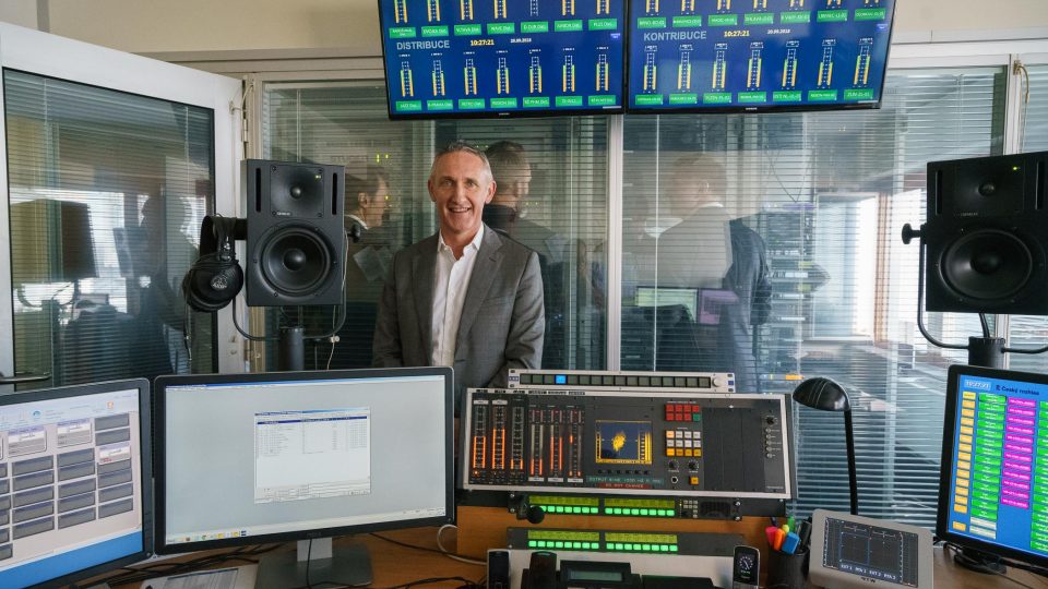 Mediální ředitel EBU Jean Philip De Tender  byl hlavním hodnotitelem z celkové šestičlenné skupiny „peers“, kteří se mimo jiné shodli na tom, že Český rozhlas je silná značka, která má talentované lidi a je ambiciózní.