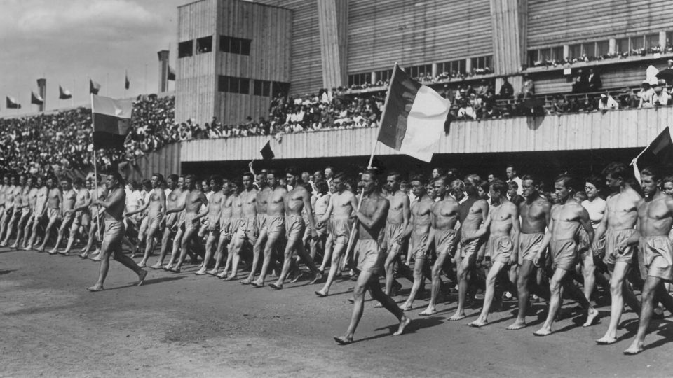 Nástup cvičenců na IX. všesokolském sletu, 1932