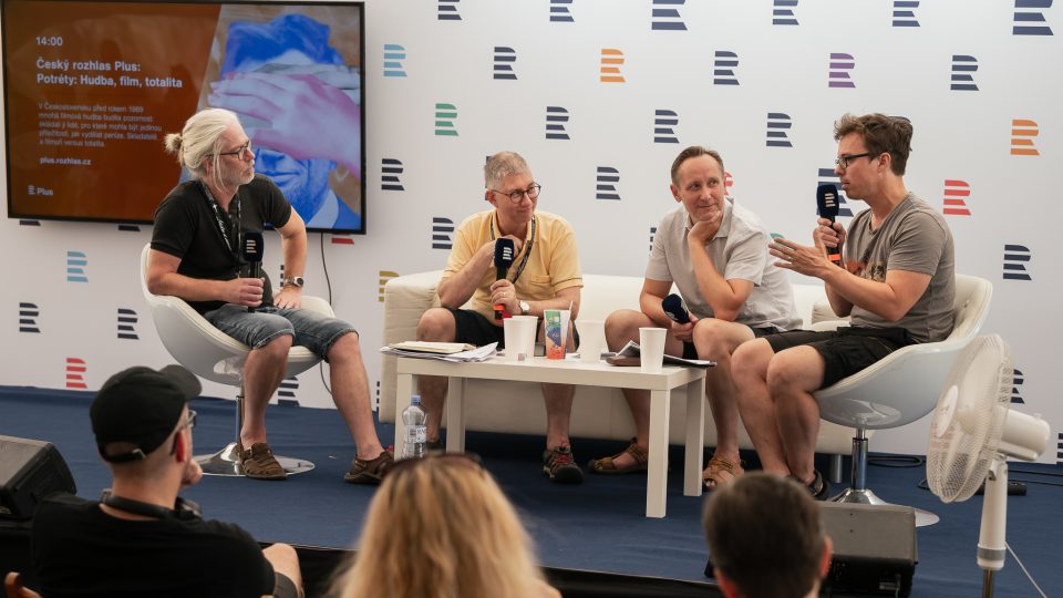 Debata Plusu o filmové hudbě za totality. Stanislav Vintr, Jan Sedmidubský, David Hertl a Martin Rudovský,