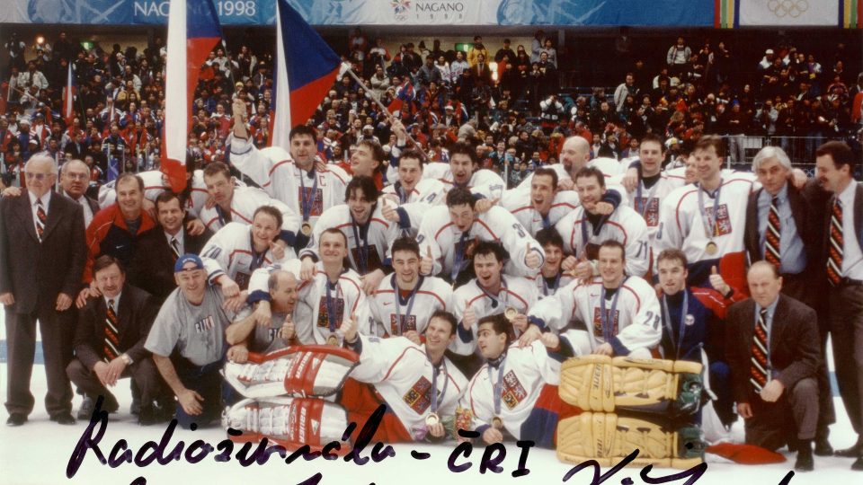 Národní tým z Nagana s podpisem Dominika Haška (1998)