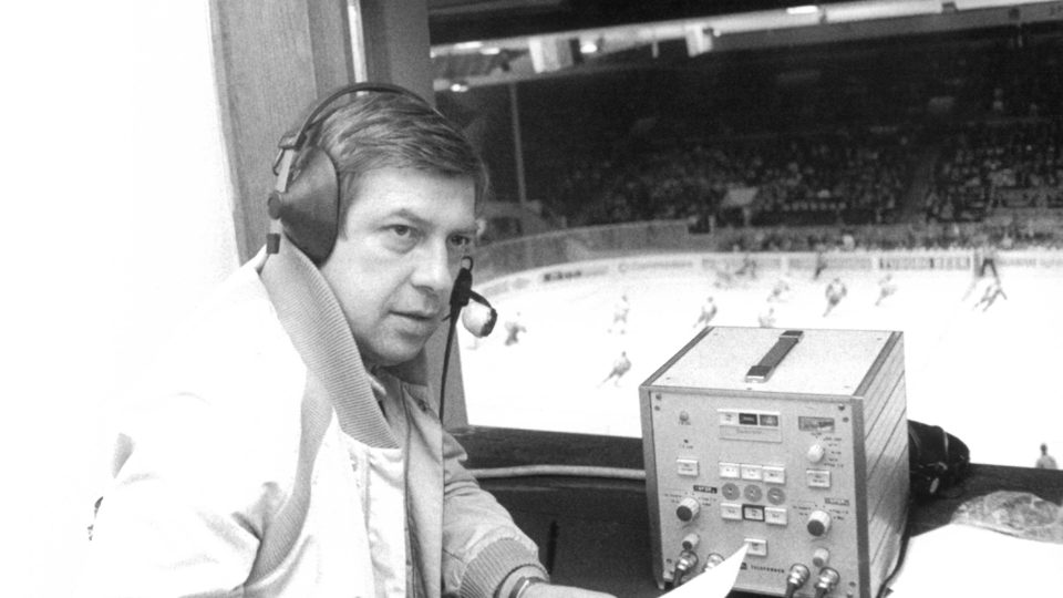 Mistrovství světa v hokeji v Praze, na snímku reportér Milan Michalič, 18. dubna 1985