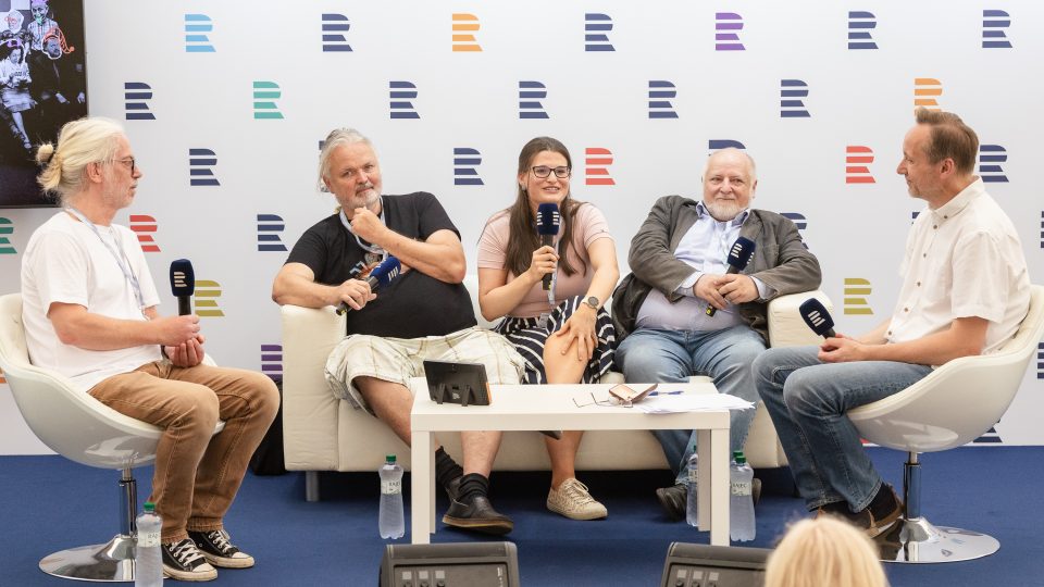 Stanislav Vitr, Dušan Všelicha, Petra Tanclová, Libor Vacek a David Hertl na Letní filmové škole v Uherském Hradišti | foto: Jiří Šeda, Český rozhlas Stanislav Vitr, Dušan Všelicha, Petra Tanclová, Libor Vacek a David Hertl na Letní filmové škole v Uherském Hradišti