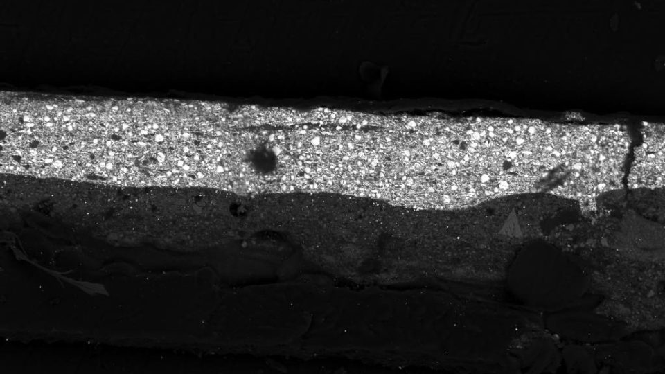 Nábrus vzorku odebraného z obrazu v elektronovém scanovacím mikroskopu