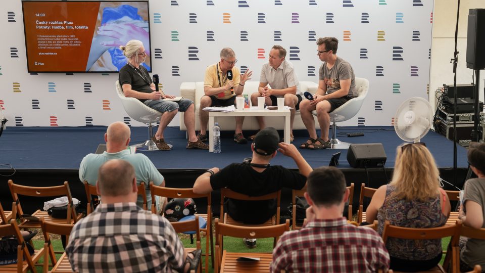 Debata Plusu o filmové hudbě za totality. Stanislav Vintr, Jan Sedmidubský, David Hertl a Martin Rudovský,