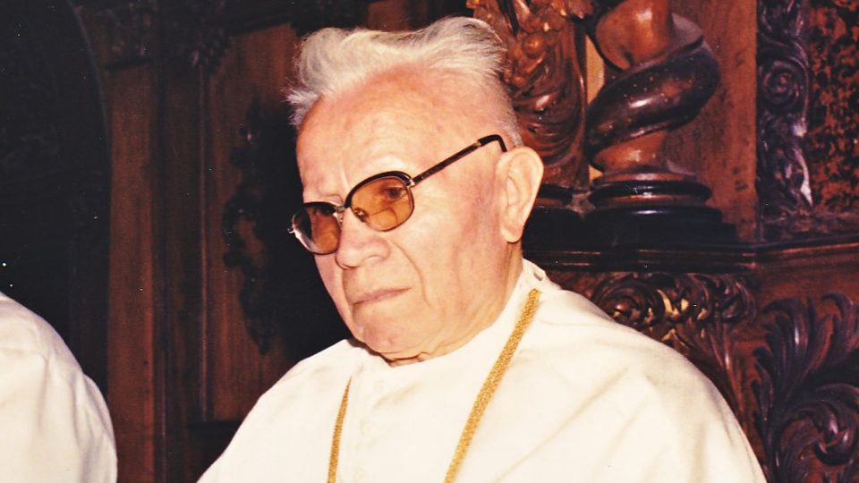 Augustin Machalka při bohoslužbě v 90. letech