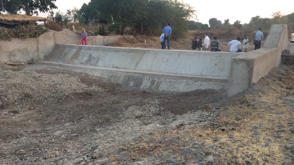 Nově zbudovaná přehrada, která při monzunových deštích zadrží dostatek vody