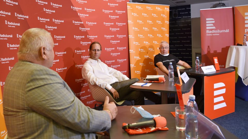 Předvolební debata s Janem Březinou (nestraník za KDU-ČSL), Milošem Peterou, náměstkem hejtmanky (ČSSD) a ústavním právníkem Janem Wintrem