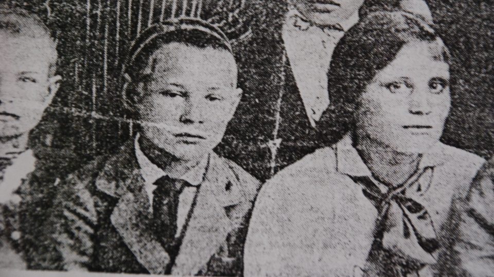 Mladý Alexander Dubček v době, kdy vyrůstal v SSSR