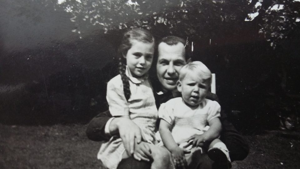 Eduard Goldstücker s dcerami, druhá polovina 40. let