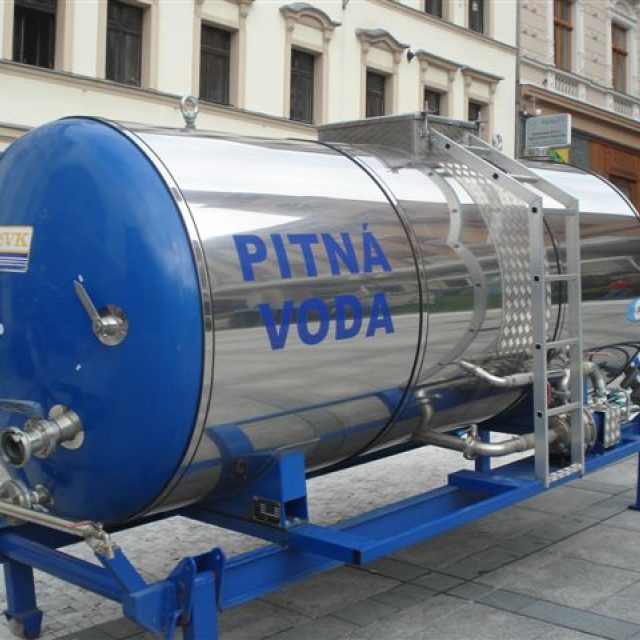 Cisterna s pitnou vodou | foto: Radana Schaeferová