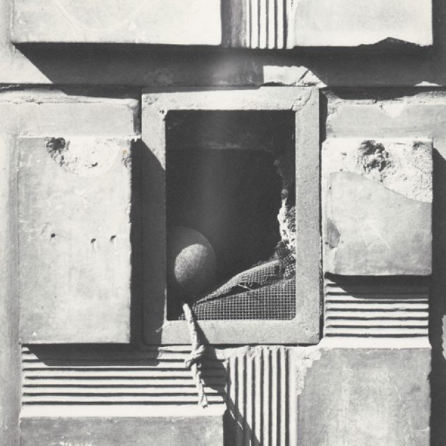 Výřez z díla Běly Kolářové V jednom domě,  1956 | foto:  Fotograf gallery