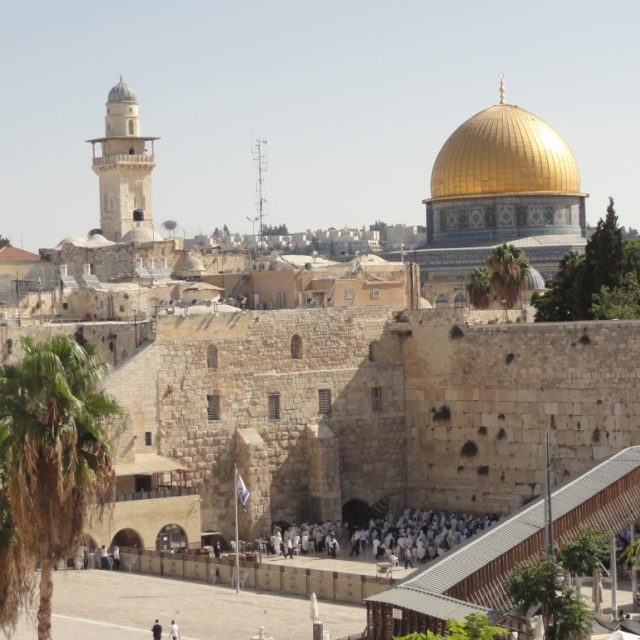 Vláda židovského státu pokládá Jeruzalém za své hlavní město,  což ale většina zemí světa neuznává. Palestinci totiž považují východní část města za metropoli svého budoucího palestinského státu | foto: Štěpán Macháček,  Český rozhlas