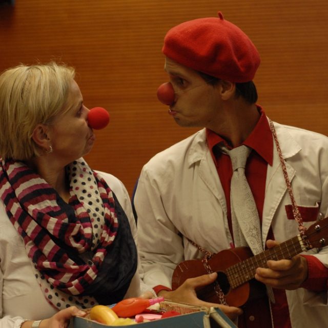 Martin Dobíšek,  zdravotní klaun a herec s moderátorkou Tamarou Peckovou | foto: Milan Kopecký,  Český rozhlas