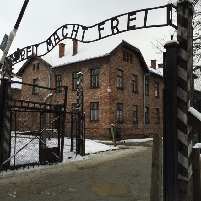 Anita Lasker-Wallfishová byla v 18 letech deportovaná do Osvětimi. Podařilo se jí přežít díky tomu,  že se stala členem ženského táborového orchestru. Musela hrát klasickou hudbu ve chvílích,  kdy byli jiní Židé odváděni do plynových komor | foto: Vít Pohanka,  Český rozhlas