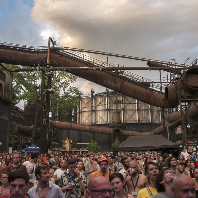 „Dnes už i nejslavnější agenti světa k nám na festival jezdí,  přicházejí se podívat jak to tady vypadá. A jsou z něho nadšení, &quot; říká Holušová | foto: Natalie Oweyssi,  Český rozhlas