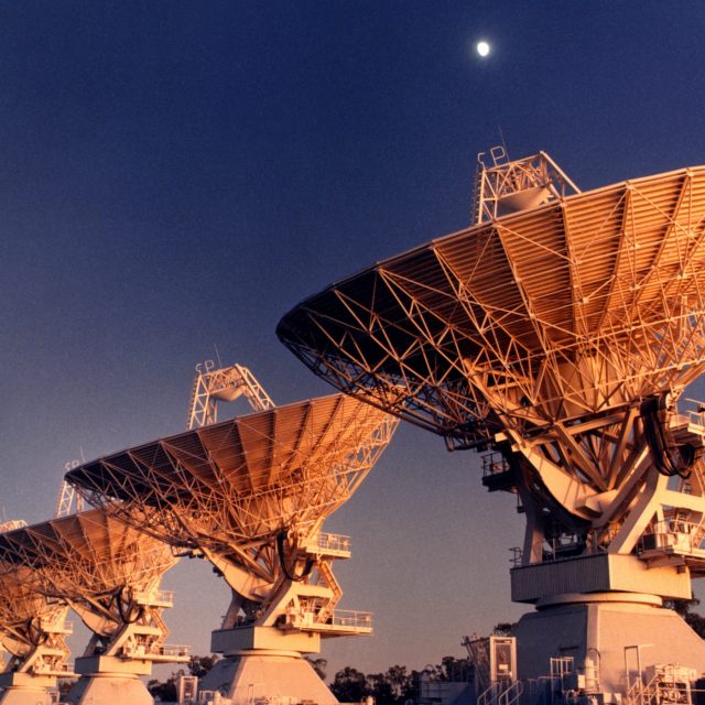 Radioteleskop ATCA v Austrálii | foto:  CSIRO,  John Masterson