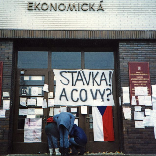 Sametová revoluce,  listopad 1989 | foto: Jan Vodňanský