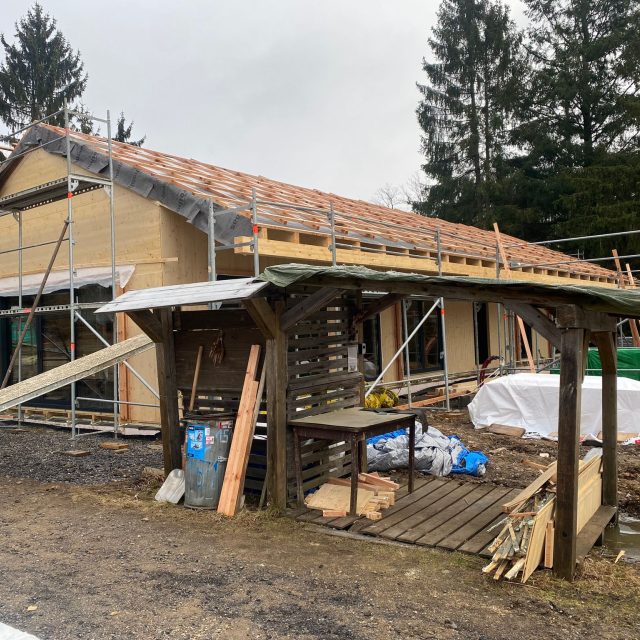 Obnova vyhořelé skautské klubovny Na Dědku v Brdech | foto: Natalie Máchová,  Český rozhlas