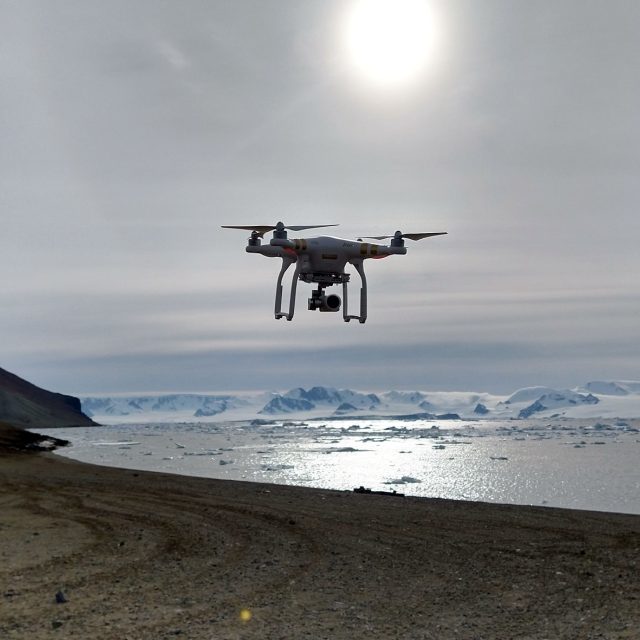 dron na Antarktidě | foto: Michaela Kňažková
