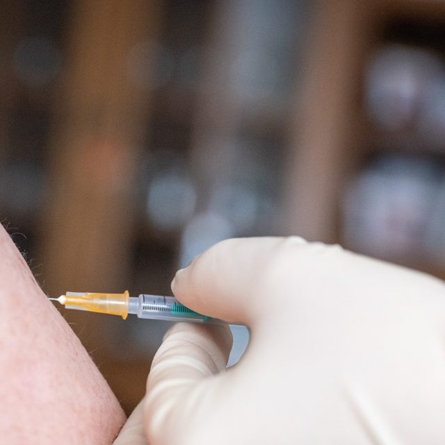 Lékaři v německém Baden-Würtemberg očkují proti koronaviru pacienty během domácích návštěv | foto: Fotobanka Profimedia