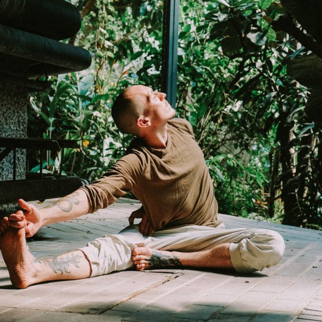 Jóga nás může znovu propojit s naším tělem a prožíváním. Svět může být barevnější a šťavnatější | foto: Unsplash,  CC0 1.0