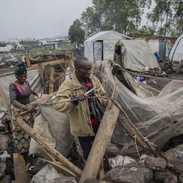 Stovky tisíc běženců přežívají v táborech v okolí hlavního města Goma Demokratické republiky Kongo | foto: Fotobanka Profimedia