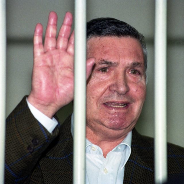 Salvatore Toto Riina během soudního procesu 29. dubna 1993 v Římě | foto: ČTK / AP / Giulio Broglio