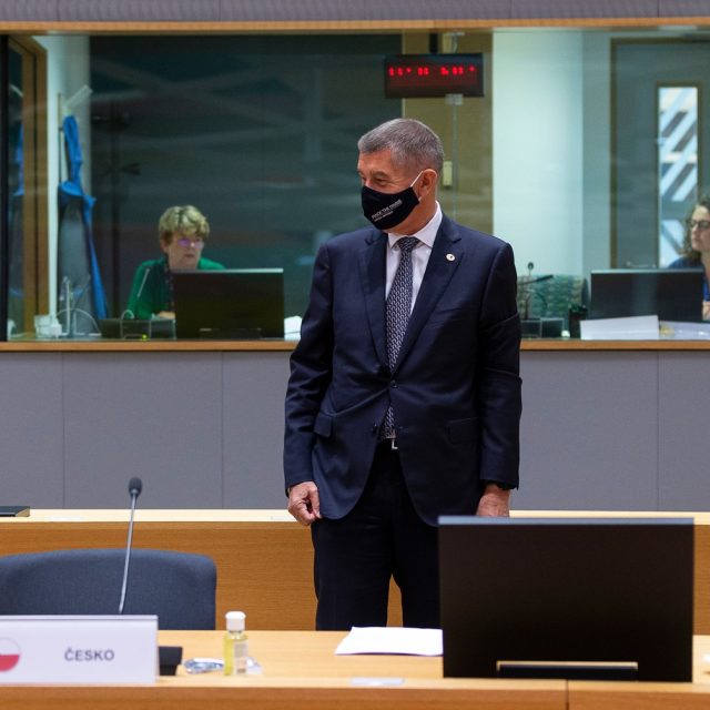 „Můžeme si o tom myslet své,  ale tak se chovali všichni dosavadní premiéři. Česko není zemí,  která by se podílela na utváření Unie, “ dodává redaktor Hospodářských novin Ondřej Houska | foto: Fotobanka Profimedia