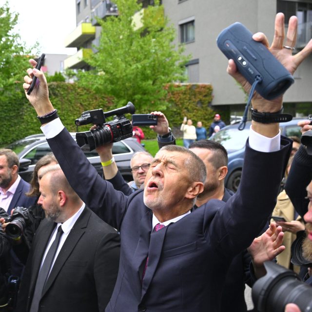 Andrej Babiš přichází do volebního štábu hnutí ANO,  4. 10. 2025 | foto: Michaela Říhová,  ČTK  (5008452)