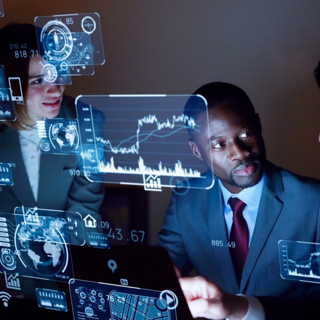 Multietnická skupina lidí | foto: Shutterstock