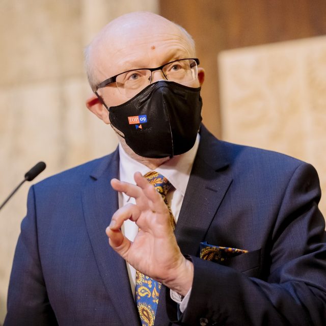 Ministr zdravotnictví Vlastimil Válek  (TOP 09) | foto: Petr Topič,  MAFRA / Profimedia