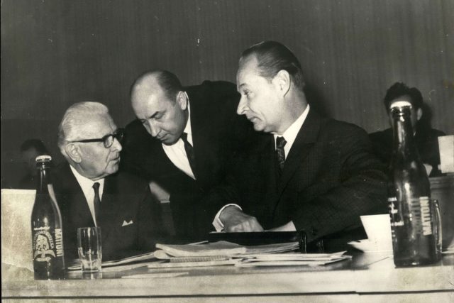 Ludvík Svoboda,  Oldřich Černík a Alexandr Dubček v listopadu 1968 | foto: Fotobanka Profimedia