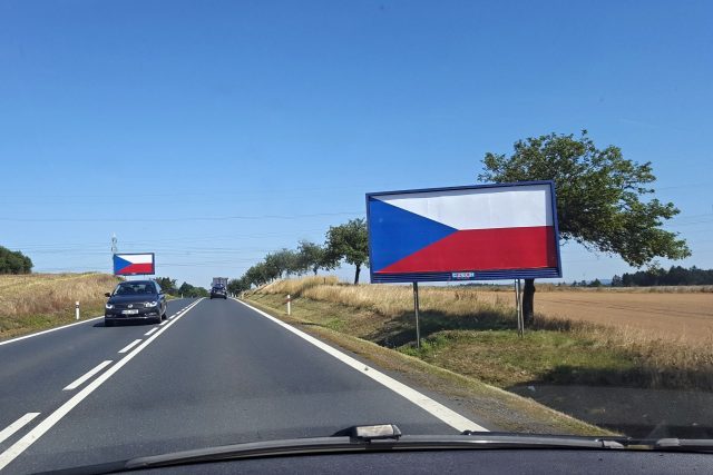 Vlajky na billboardech | foto: Lukáš Milota,  Český rozhlas