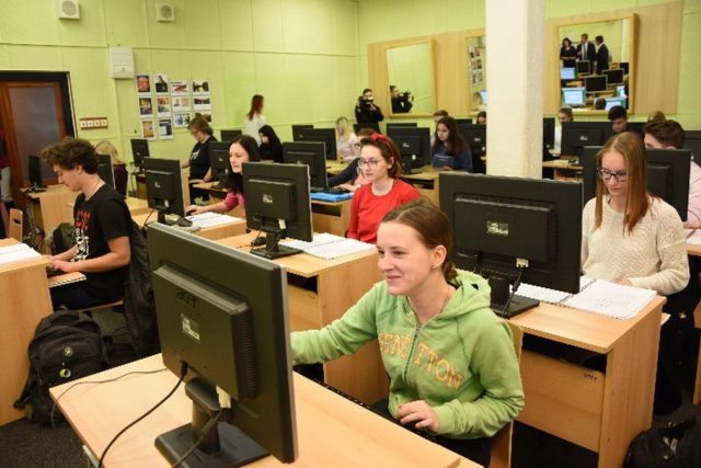 Kybernetickou bezpečnost se začnou učit středoškoláci ve Dvoře Králové | foto: Dan Lechmann
