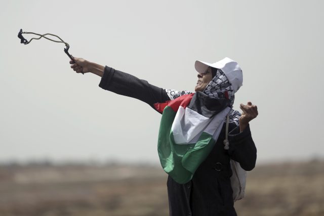 „Násilné projevy jsou zcela marginální. Žádný Izraelec nebyl při těchto ‚potyčkách‘ zraněn, “ tvrdí Daniel Veselý | foto: Khalil Hamra,  ČTK/AP