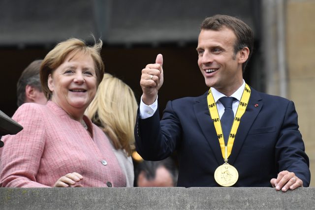 Německá kancléřka Angela Merkelová a francouzský prezident Emmanuel Macron v německých Cáchách | foto: Martin Meissner,  ČTK/AP