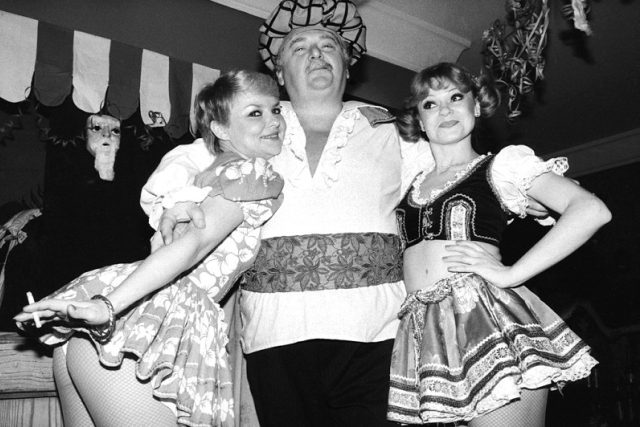 Jan Jindra: Silvestr v hotelu Jalta v Praze,  1982-84  (černobílá fotografie) | foto:  Galerie hlavního města Prahy