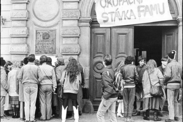 Listopad 1989,  stávka studentů | foto: Ústav pro studium totalitních režimů
