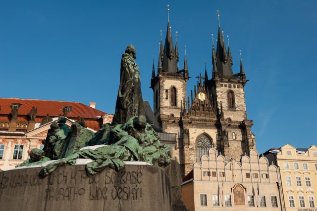Pomník Jana Husa,  Staroměstské náměstí,  Kostel P. Marie před Týnem,  Praha 1 | foto: Khalil Baalbaki,  Český rozhlas