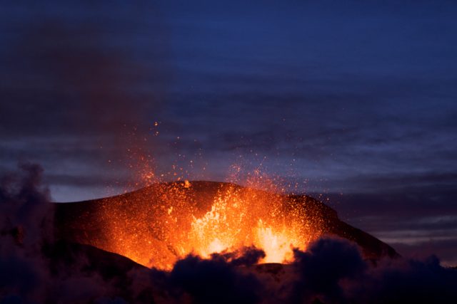 Erupce sopky Eyjafjallajökull | foto: licence Creative Commons Attribution 3.0 Unported,  Henrik Thorburn