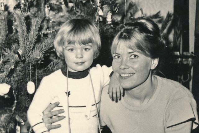 Hana Palcová se synem Lukášem v Soběslavi,  rok 1973 | foto: Post Bellum