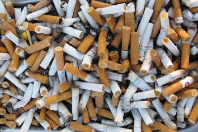 Cigarety. Kouření. Kuřáci. Kuřák. | foto: Free Digital Photos
