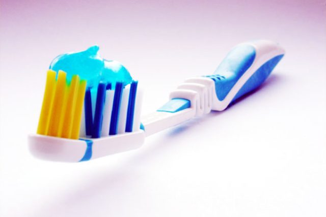 Péče o chrup je sice důležitá,  ale sama nás od zubních kazů neuchrání | foto: Fotobanka stock.xchng