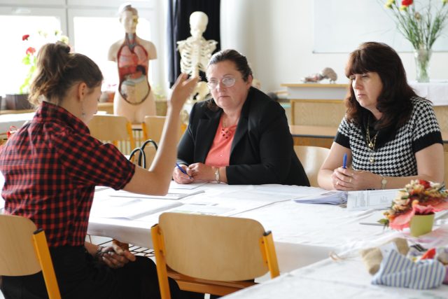 „V našem školství dlouhodobě převažuje kvantita nad kvalitou. Narůstají počty maturantů a vysokoškoláků,  ale klesá kvalita absolventů a přibývá těch,  kteří školu vůbec nedokončí, “ upozorňuje Ivo Vondrák | foto: Filip Jandourek