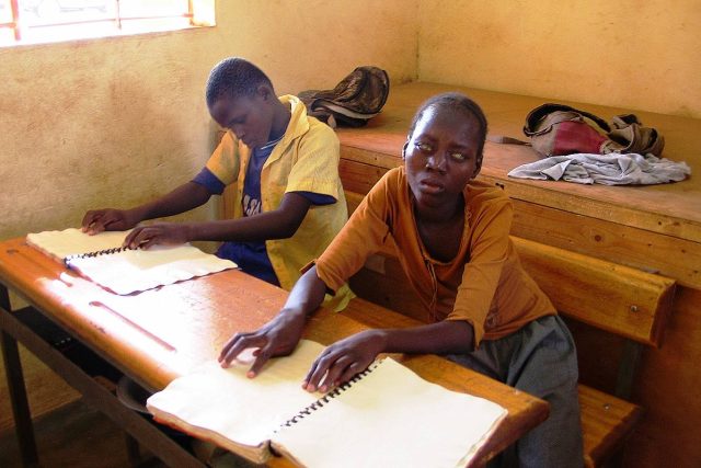 Do školy pro nevidomé v Ouagadougou přicházejí děti z celé Burkiny Faso | foto: Eva Rajlichová,  Český rozhlas