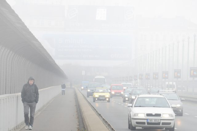 Špatná smogová situace v Praze | foto: Filip Jandourek